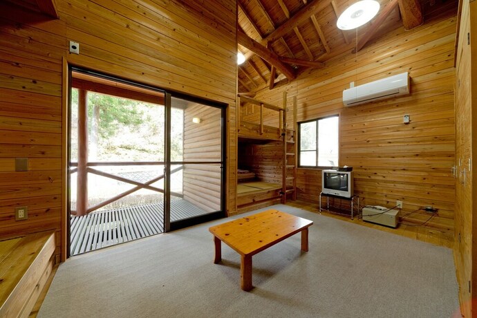 Imagen de la habitación del Hotel Hiyoshi Forest Resort Yamanoie. Foto 21