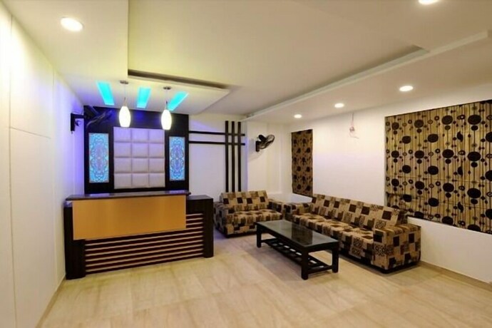 Imagen de los interiores del Hotel Hkj Residency. Foto 37
