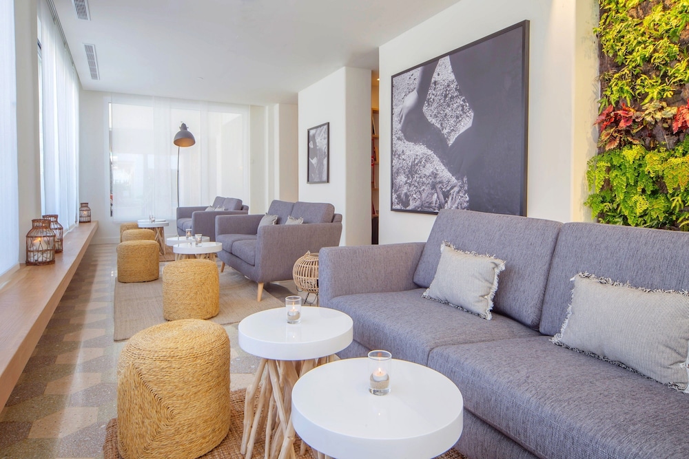 Imagen de los interiores del Hotel Hm Alma Beach - Adults Only. Foto 17