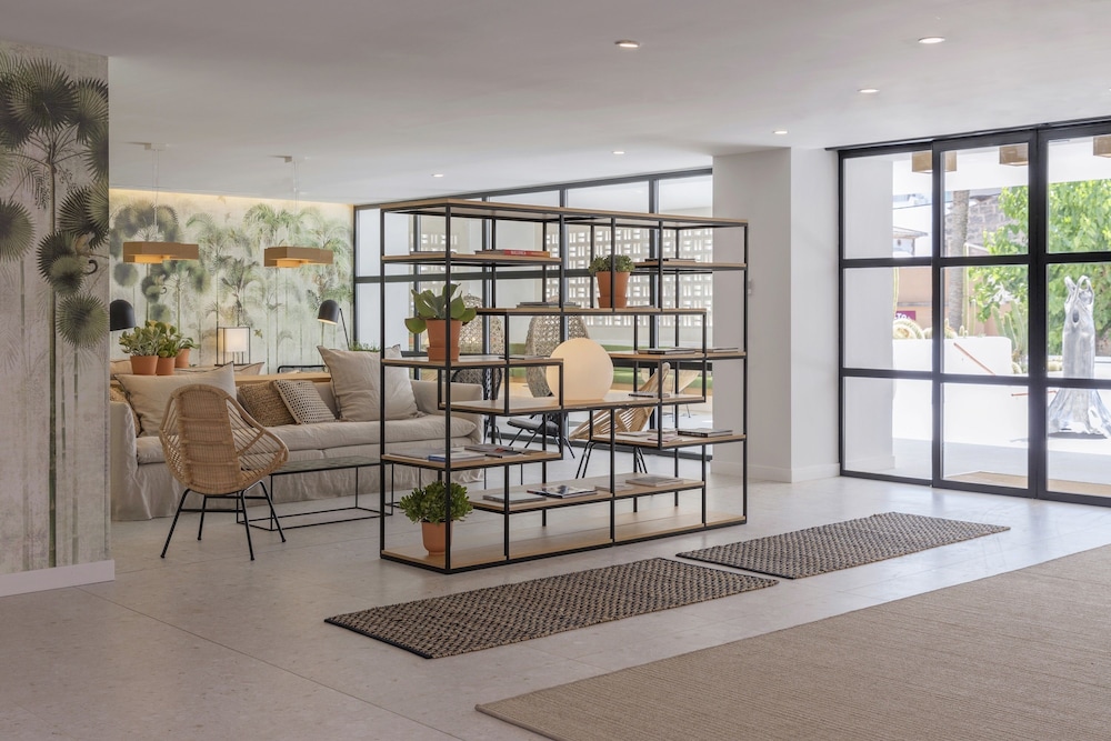 Imagen de los interiores del Hotel Hm Ayron Park. Foto 15