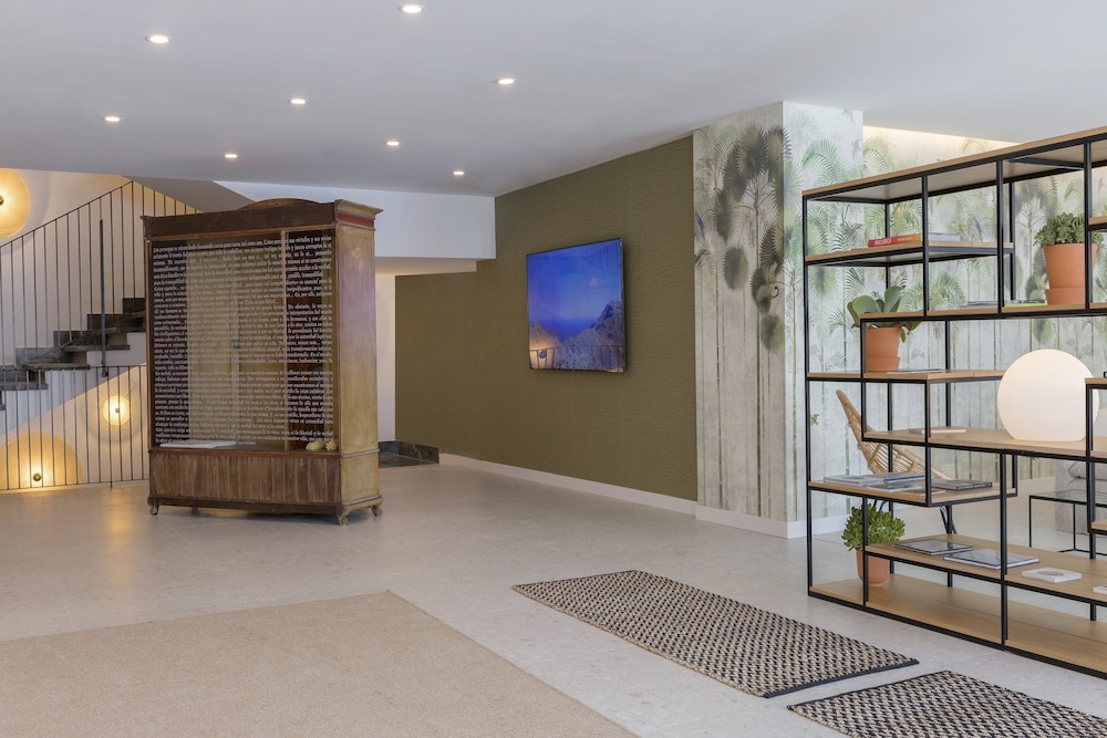 Imagen de los interiores del Hotel Hm Ayron Park. Foto 16