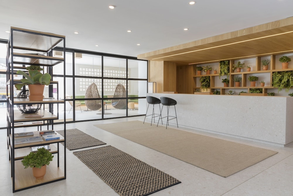 Imagen de los interiores del Hotel Hm Ayron Park. Foto 17