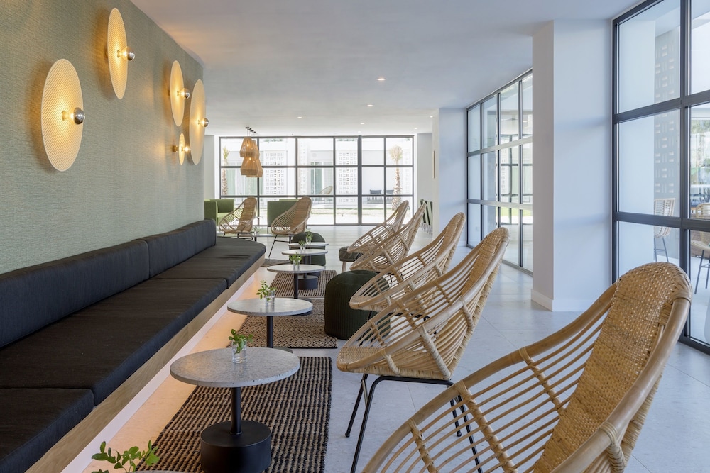 Imagen de los interiores del Hotel Hm Ayron Park. Foto 19