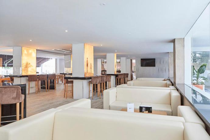 Imagen del bar/restaurante del Hotel Hm Dunas Blancas. Foto 5