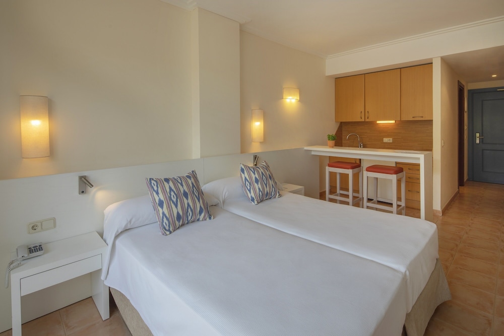 Imagen de la habitación del Hotel Hm Mar Blau. Foto 8