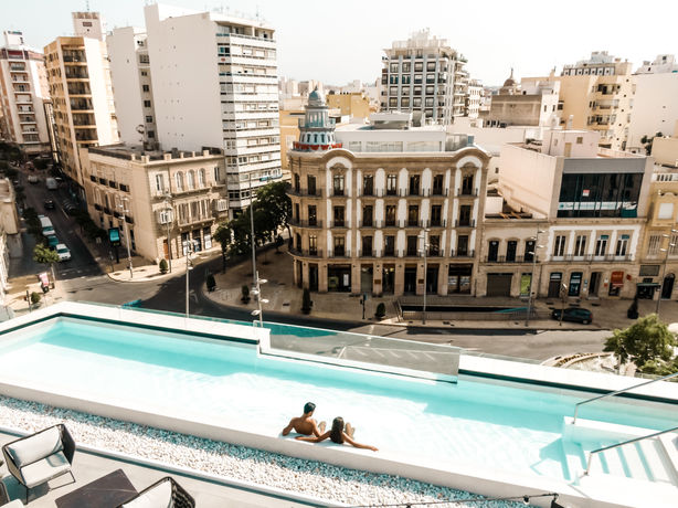 Imagen de la piscina del Hotel Ho Puerta De Purchena. Foto 20