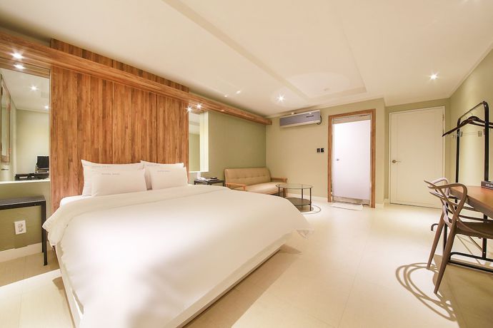 Imagen de la habitación del Hotel HoTel KINO. Foto 10