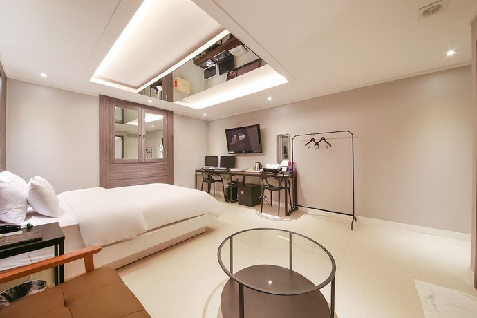 Imagen de la habitación del Hotel HoTel KINO. Foto 16