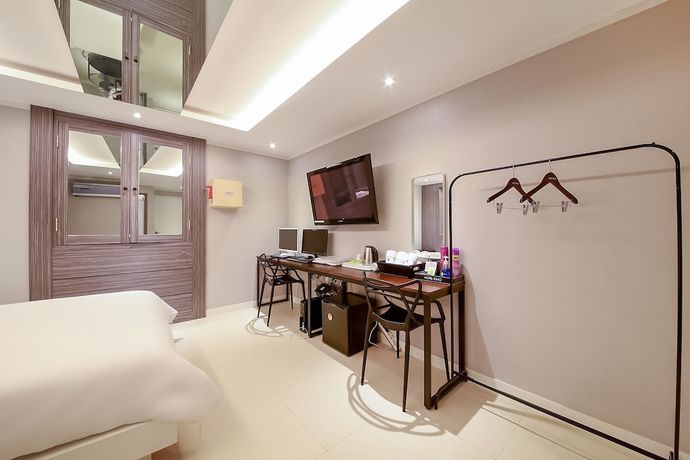Imagen de la habitación del Hotel HoTel KINO. Foto 18
