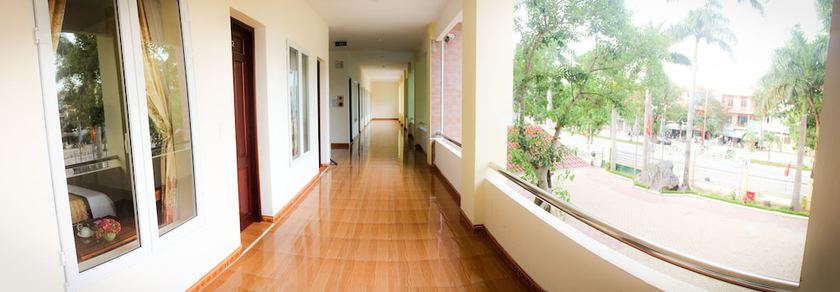 Imagen de los interiores del Hotel Hoa Binh. Foto 19