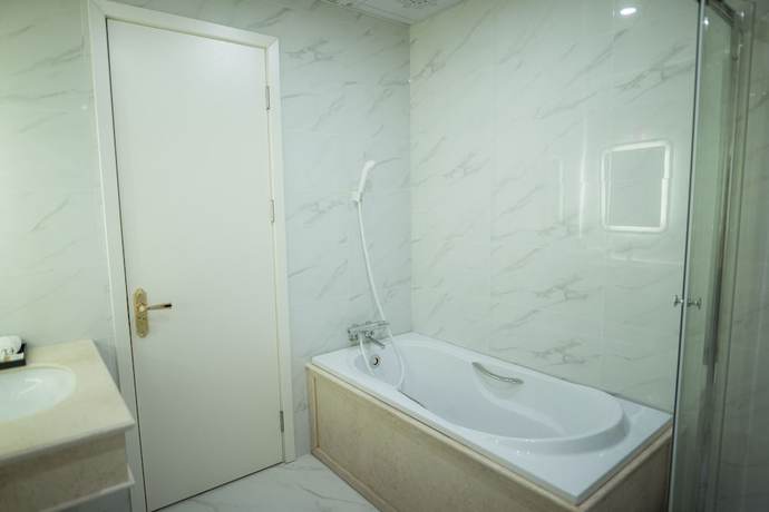 Imagen de la habitación del Hotel Hoa Dong. Foto 7