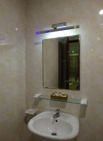 Imagen de la habitación del Hotel Hoa Vinh. Foto 32