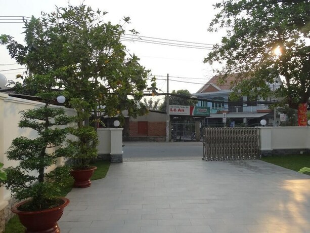 Imagen de los exteriores del Hotel Hoa Vinh. Foto 34