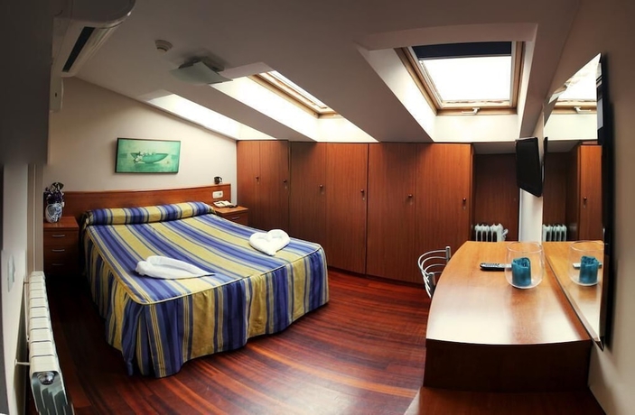 Imagen de la habitación del Hotel Hórreo. Foto 10