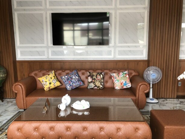 Imagen de los interiores del Hotel Hoang Hung, Thuan An. Foto 31