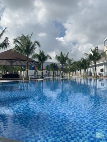 Imagen de la piscina del Hotel Hoang Hung, Thuan An. Foto 37