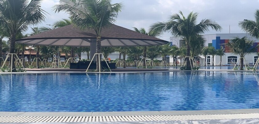 Imagen de la piscina del Hotel Hoang Hung, Thuan An. Foto 38
