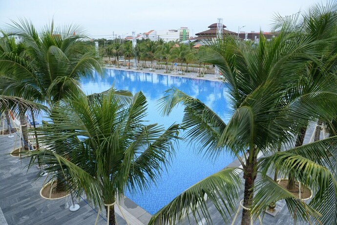 Imagen de la piscina del Hotel Hoang Hung, Thuan An. Foto 39