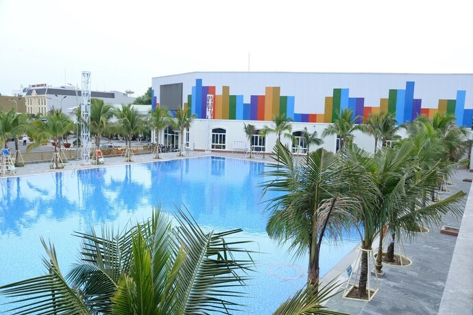 Imagen de la piscina del Hotel Hoang Hung, Thuan An. Foto 40