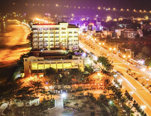 Imagen de los exteriores del Hotel Hoang Yen 1. Foto 14