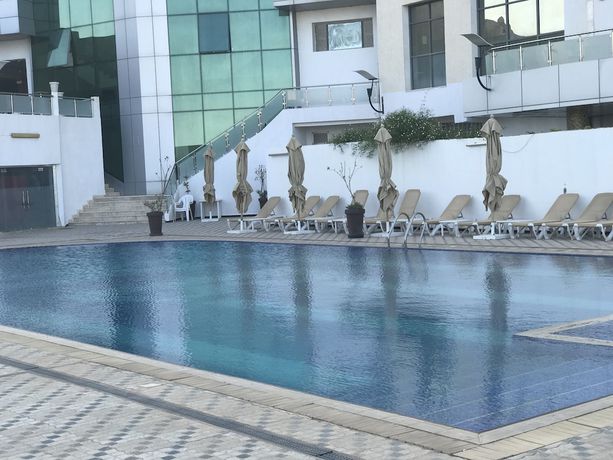 Imagen de la piscina del Hotel Hocine. Foto 16