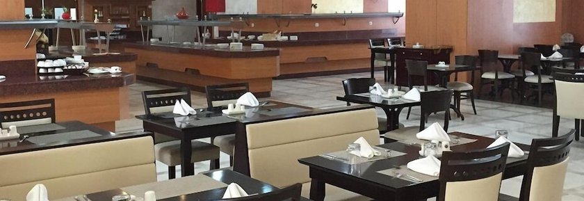 Imagen del bar/restaurante del Hotel Hocine. Foto 4