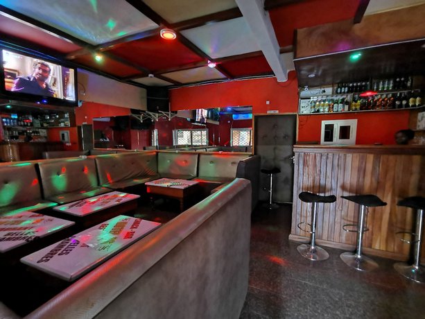 Imagen del bar/restaurante del Hotel H&ocirc;tel 2S. Foto 4