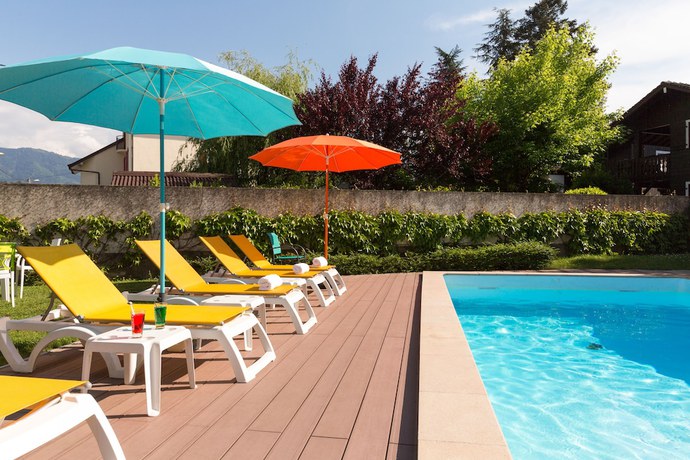 Imagen de la piscina del Hotel H&ocirc;tel A l\'Ombre des Marronniers. Foto 19