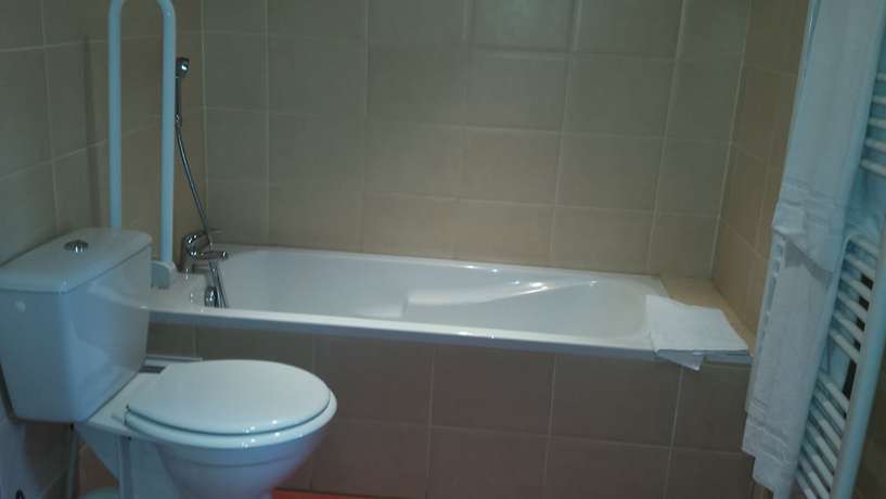 Imagen de la habitación del Hotel H&ocirc;tel Abalone. Foto 8
