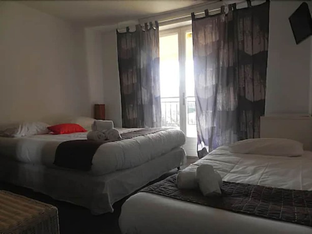 Imagen de la habitación del Hotel H&ocirc;tel Aiglon Bylitis. Foto 11