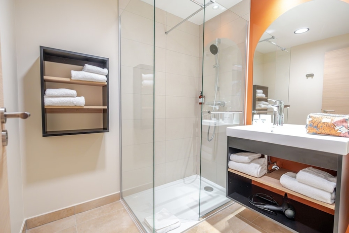 Imagen de la habitación del Hotel H&ocirc;tel Akena Ch&acirc;lons en Champagne. Foto 15