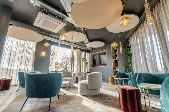 Imagen del bar/restaurante del Hotel H&ocirc;tel Akena Ch&acirc;lons en Champagne. Foto 5