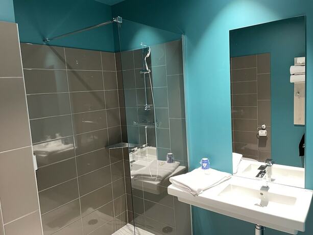 Imagen de la habitación del Hotel H&ocirc;tel Akena Molinges - La Brocatelle. Foto 18