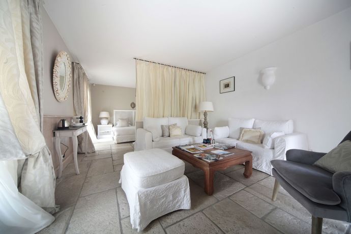 Imagen de la habitación del Hotel H&ocirc;tel Alain Llorca. Foto 10