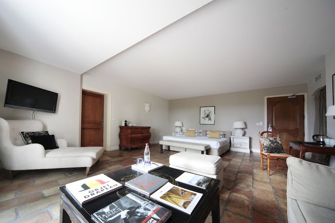 Imagen de la habitación del Hotel H&ocirc;tel Alain Llorca. Foto 11