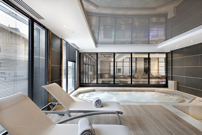 Imagen de la piscina del Hotel Hôtel Alexane. Foto 19