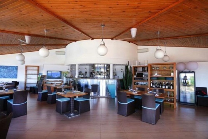 Imagen del bar/restaurante del Hotel Hôtel Alivi. Foto 3