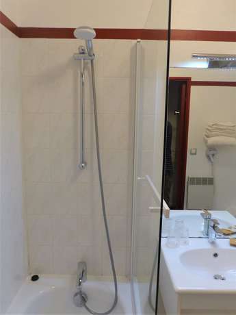 Imagen de la habitación del Hotel H&ocirc;tel Altina. Foto 12