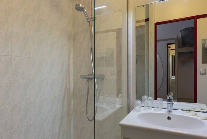 Imagen de la habitación del Hotel H&ocirc;tel Altina. Foto 13