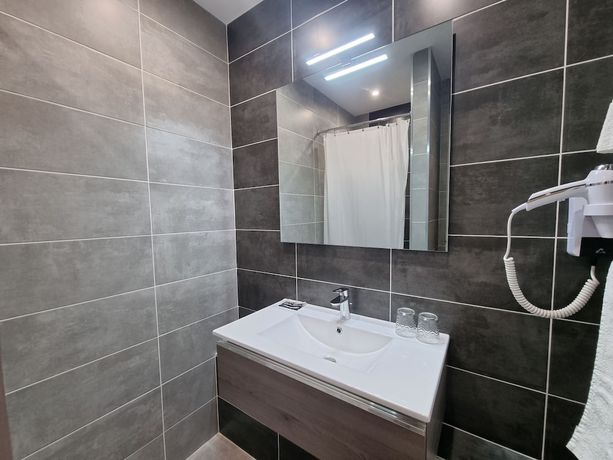 Imagen de la habitación del Hotel H&ocirc;tel Ambeille. Foto 4