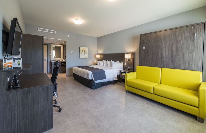 Imagen de la habitación del Hotel H&ocirc;tel And Suites Le Dauphin Drummondville. Foto 10