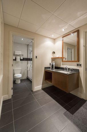 Imagen de la habitación del Hotel H&ocirc;tel And Suites Le Dauphin Drummondville. Foto 15