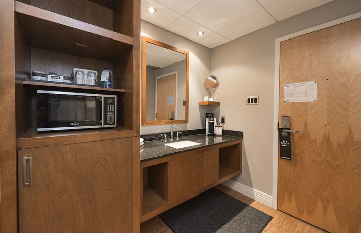 Imagen de la habitación del Hotel H&ocirc;tel And Suites Le Dauphin Drummondville. Foto 16