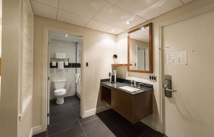 Imagen de la habitación del Hotel H&ocirc;tel And Suites Le Dauphin Drummondville. Foto 19