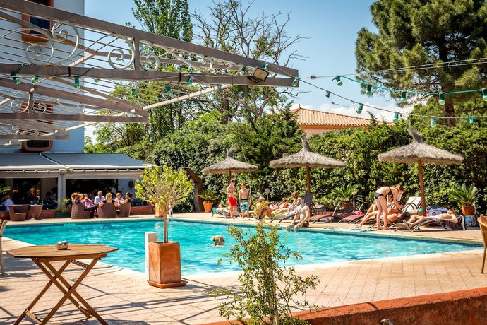 Imagen de la piscina del Hotel Hôtel Aquarius. Foto 18