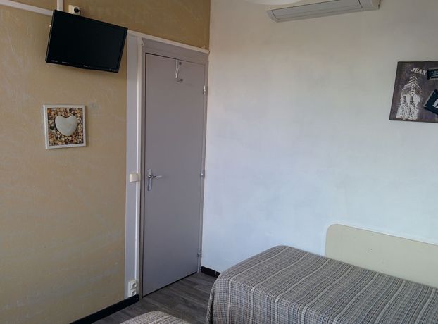 Imagen de la habitación del Hotel H&ocirc;tel Araur. Foto 4