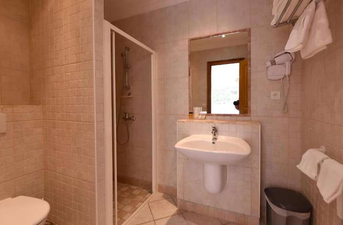 Imagen de la habitación del Hotel Hôtel Arena Le refuge. Foto 18