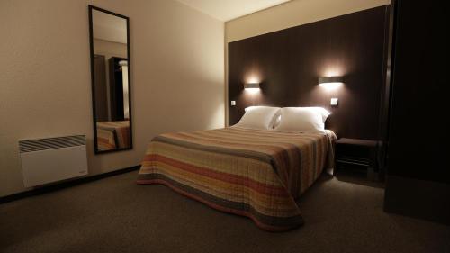 Imagen de la habitación del Hotel Hôtel Au Petit Caporal. Foto 8