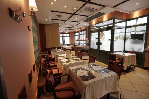 Imagen de la habitación del Hotel Hôtel Au Petit Caporal. Foto 10