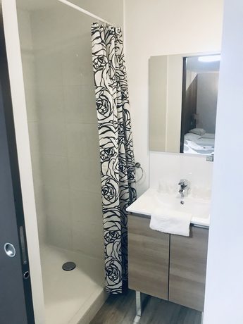 Imagen de la habitación del Hotel H&ocirc;tel Au Val&eacute;ry. Foto 8